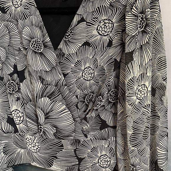 Express Monochrome Floral Wrap Blouse - Picture 3 of 7